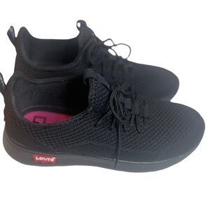 Levi’s Womens Black Slip On Light Weight Shoes Size 7 NWOT